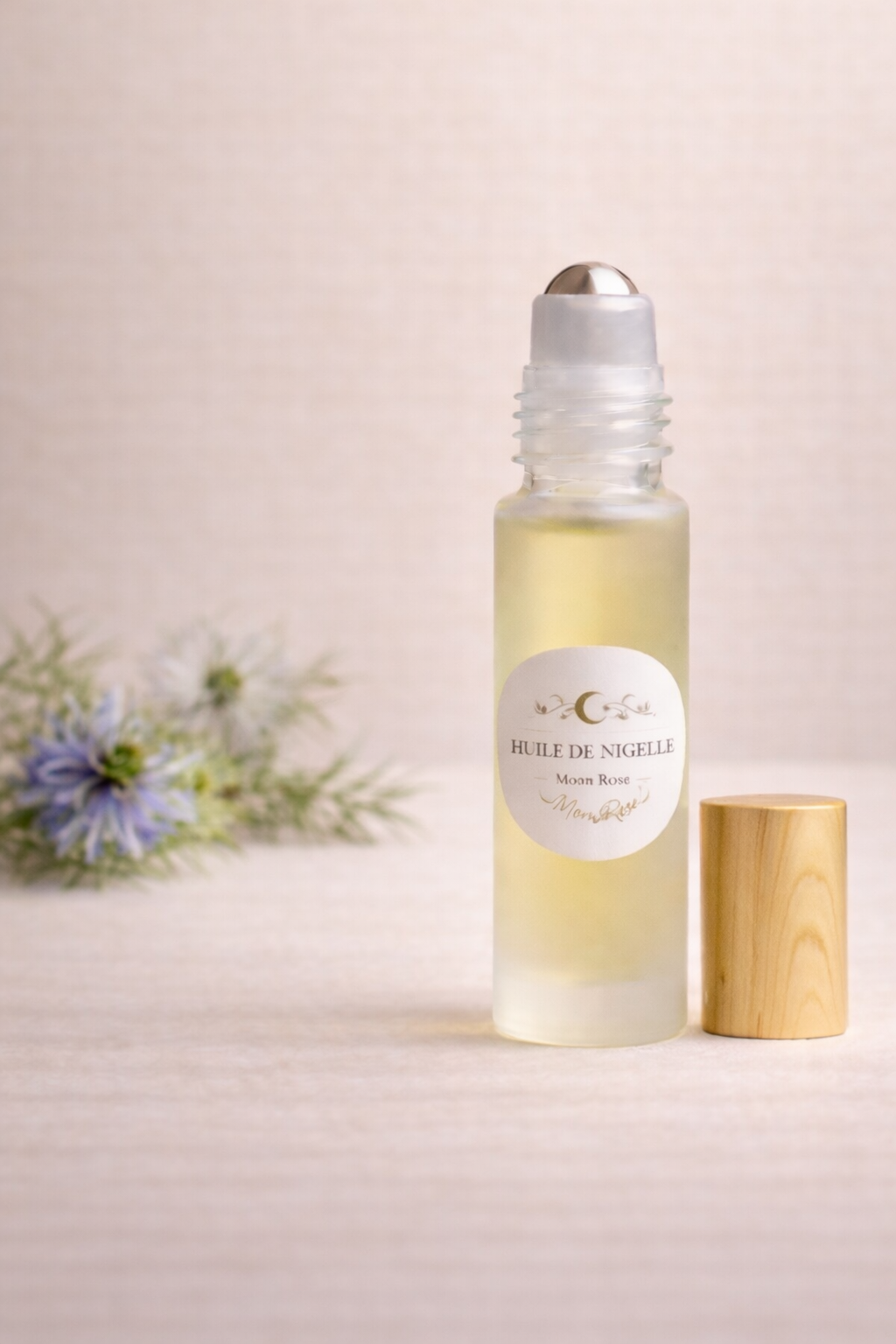Roll-on huile de nigelle pour le visage de MoonRose, flacon de 10ml avec bille applicatrice, huiles essentielles naturelles.